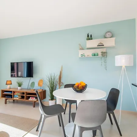 Bay View T1 - By Smarthomes Apartman